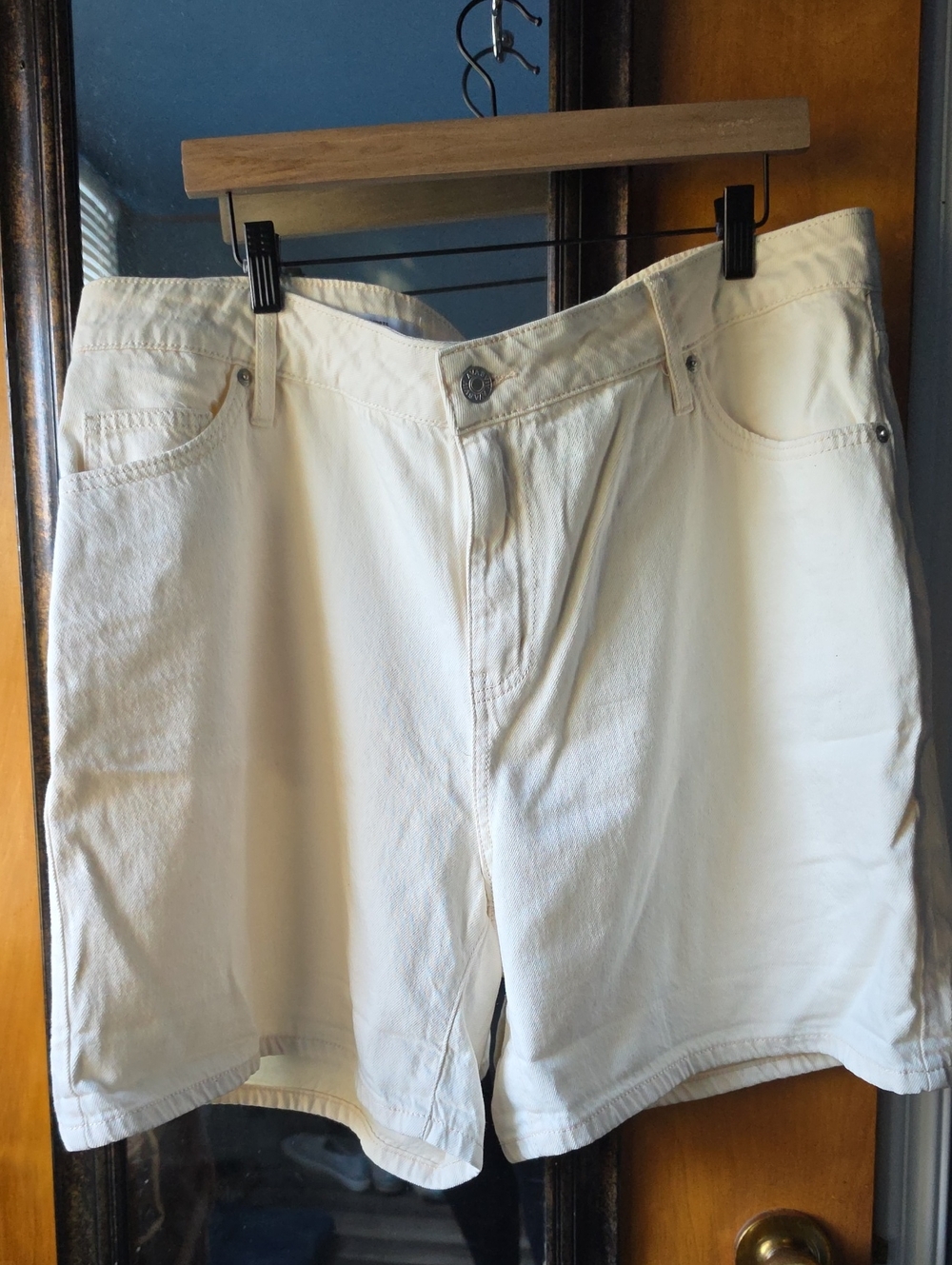 Ava & Viv White Denim Women's Jean Shorts Size 17
